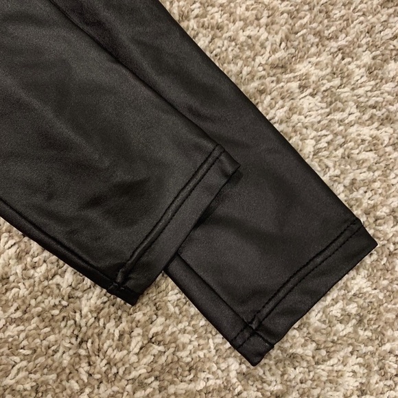💛4/$20 | FOREVER 21 Faux Leather Leggings - Picture 3 of 4